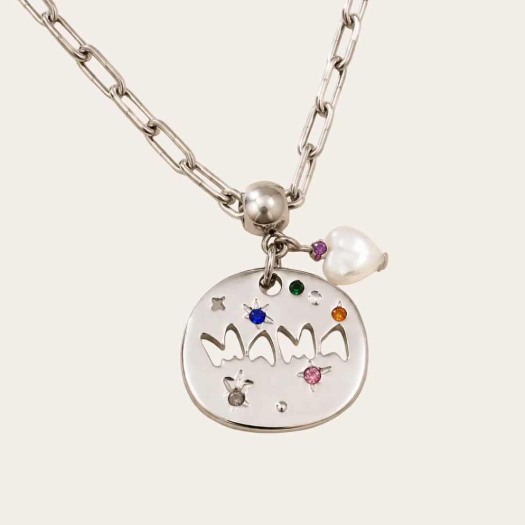 Collar Mamá con charm corazón de nácar y circonita