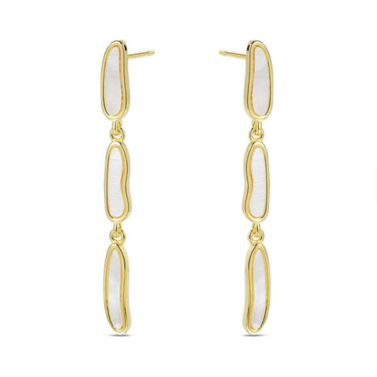 Pendientes de plata chapada en oro con piezas irregulares de nácar – diseño elegante y luminoso – Sfinge Joyas