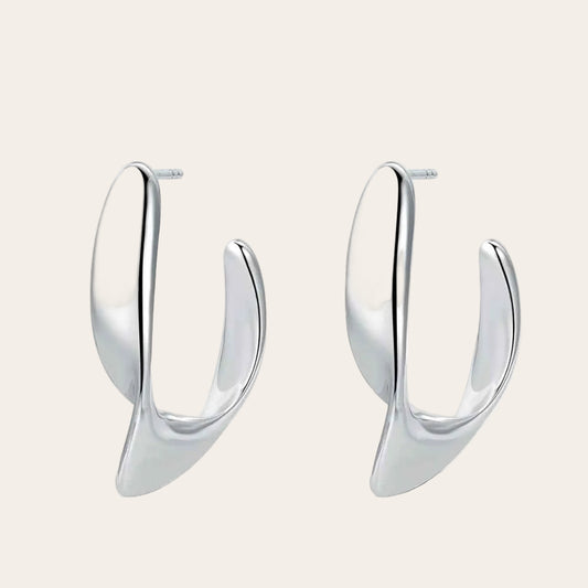 Pendientes de diseño escultural minimal en acero baño en platino