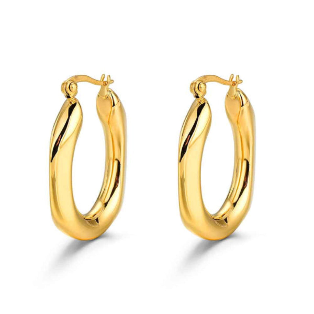 Pendientes aro ovalado Rocío Martín en acero 316 chapado en oro 18K, diseño de 22x29 mm con cierre ballestilla y acabado waterproof.