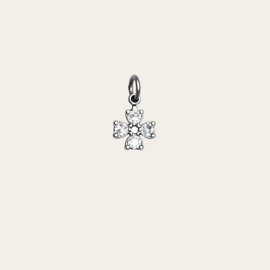 Charm trébol de circonitas de la colección Sfinge Infinity