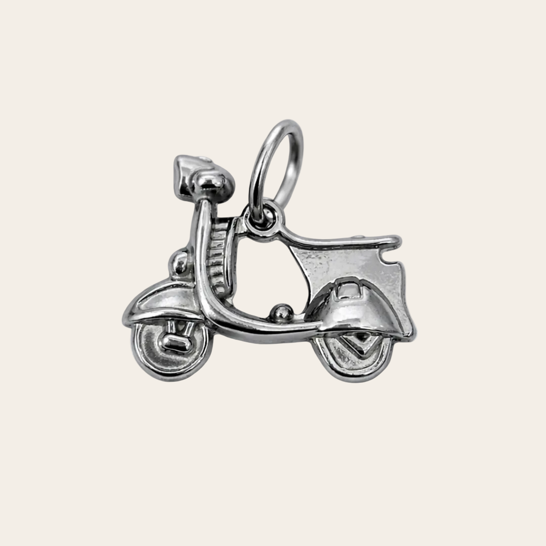 Charm moto de la colección Sfinge Infinity en acero inoxidable