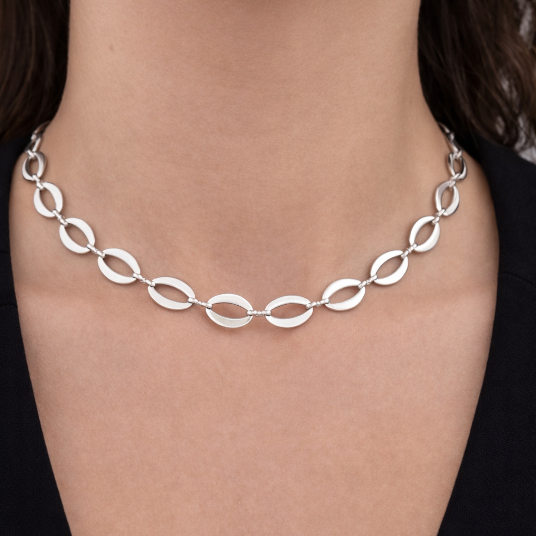 collar de acero eslabones planos sfinge