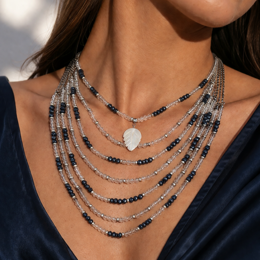 Gargantilla multicapas con cristales y colgante de nácar elegante de Sfinge